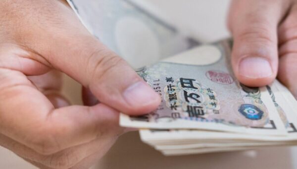 法定費用は現金のみ？カード払いの注意点