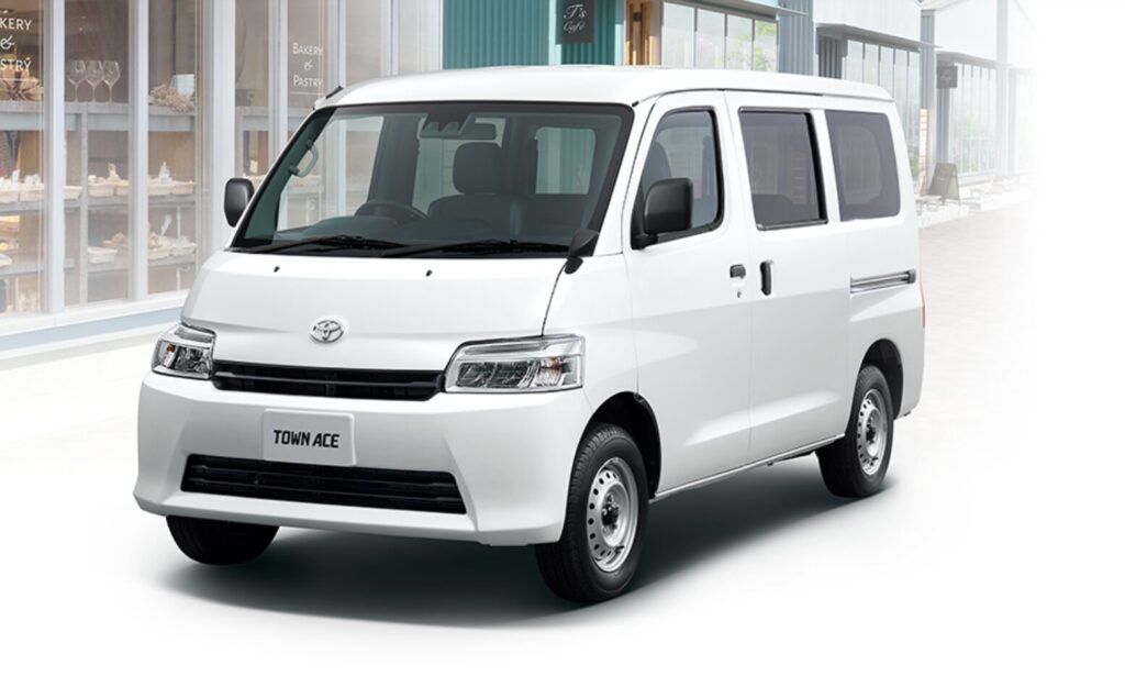 タウンエース新型2025は進化する商用バン