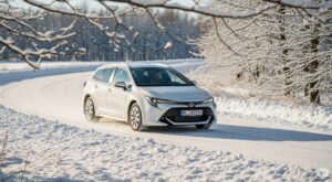 トヨタのE-Fourとは?仕組みと特徴を解説