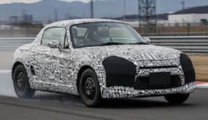 スズキ カプチーノ新型のテスト車と噂される試験車両のイメージ。
