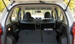 E12型は280L、E13型は340L前後のラゲッジ容量を持つ日産ノート