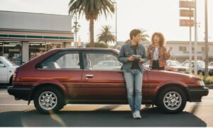 1980年代に登場したスポーティハッチバック「カローラFX」の外観写真。誕生背景と若者向けスポーツモデルとしての特徴を象徴する画像。