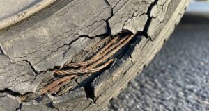 内部のワイヤーが見えたら即交換が必要