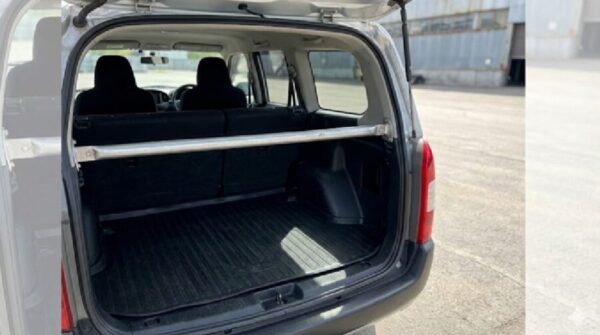 荷室の仕切り棒は重要なチェックポイント