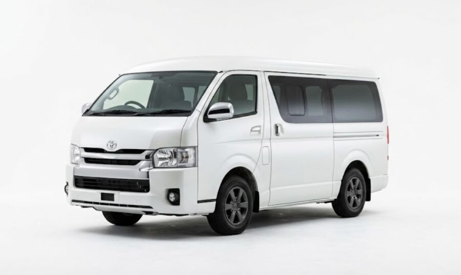 ハイエースのオイル交換の時期や費用を徹底解説