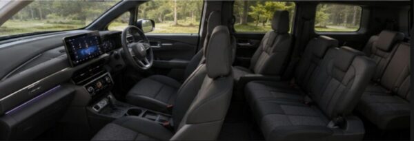 3列シートを備えたデリカD:6イメージの車内空間。広い室内と大型ディスプレイを備えた上質なインテリア